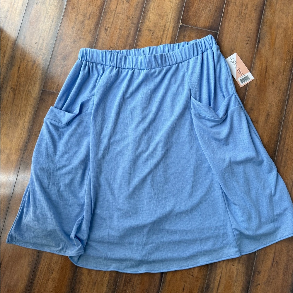 Light Blue women’s Pocket Skirt with slip, elastic waist, size 3x